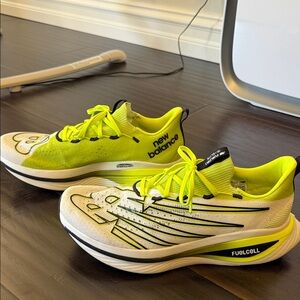 New Balance Men's FuelCell Supercomp Elite V3 Running Shoe